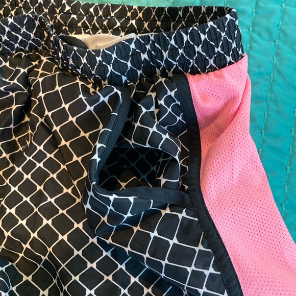 Under Armour Running Shorts - Picture 4 of 4